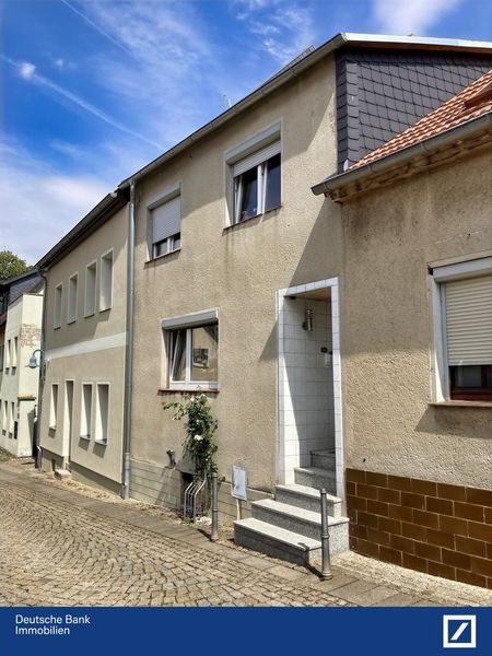 Solides Zuhause mit Terrasse und Innenhof !